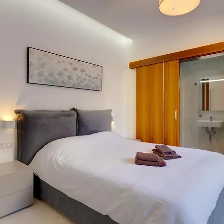 Superlative With Valletta And Harbour Views *