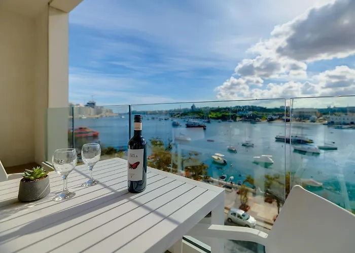 Superlative With Valletta And Harbour Views アパート