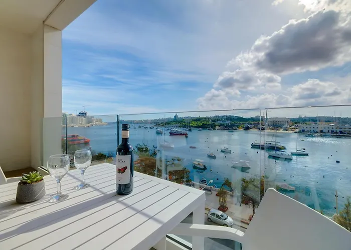 Superlative With Valletta And Harbour Views アパート
