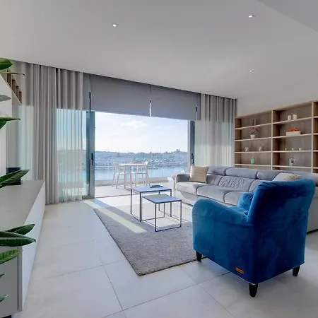 Superlative With Valletta And Harbour Views شقة
