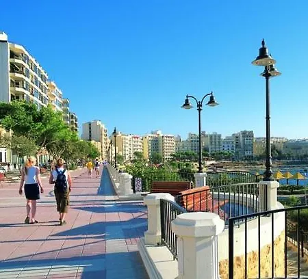Superlative With Valletta And Harbour Views شقة