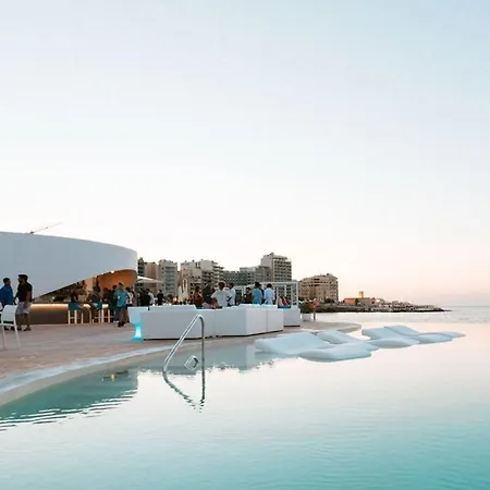 Superlative With Valletta And Harbour Views Lejlighed