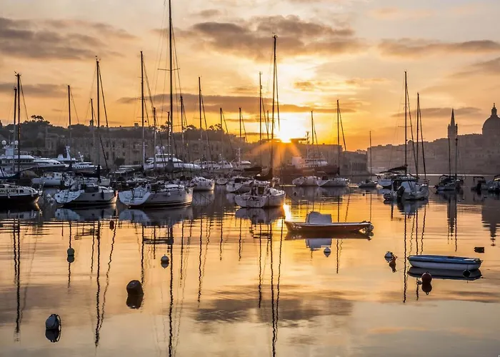 Superlative With Valletta And Harbour Views Слима