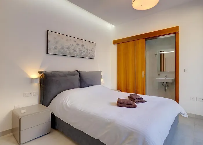 Superlative With Valletta And Harbour Views *