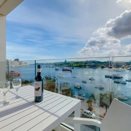 Superlative With Valletta And Harbour Views アパート